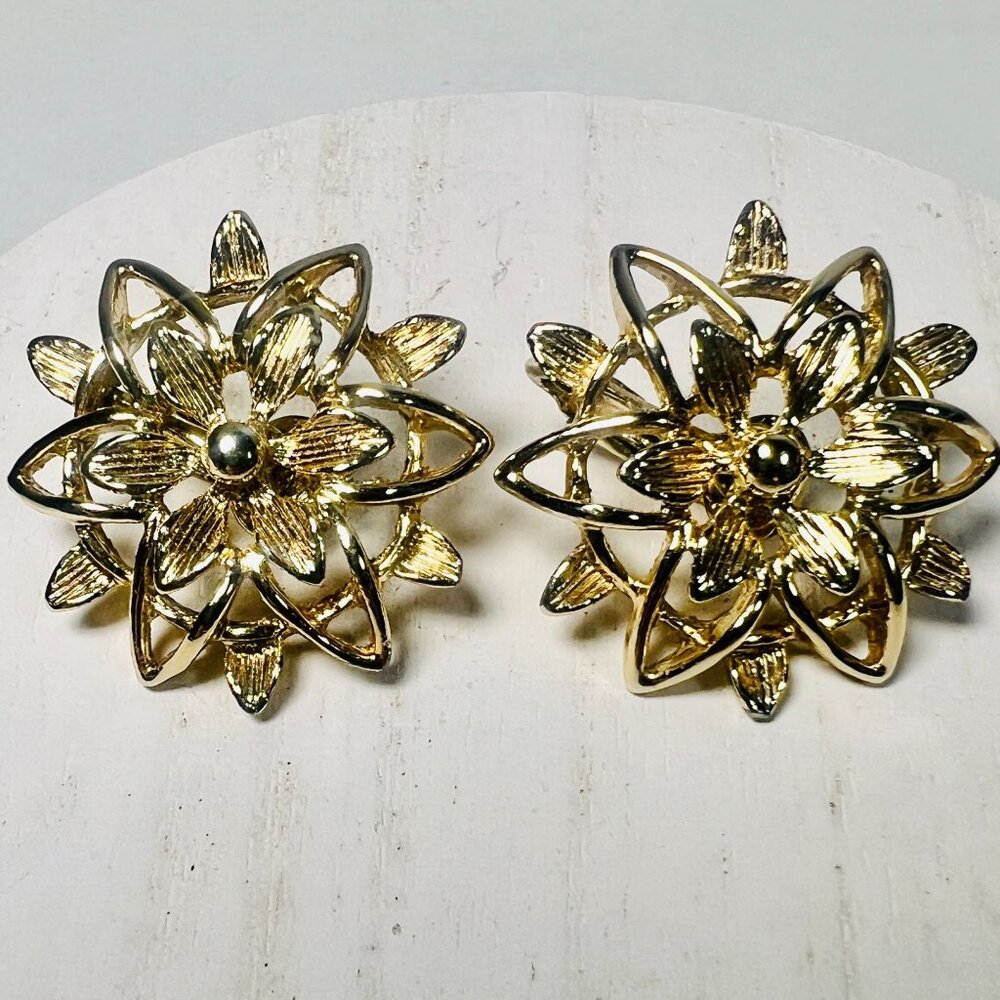 Vtg‎ Sarah Coventry 1962 Bright Gold-Tone Petal Lure Clip-On Earrings Jewelry